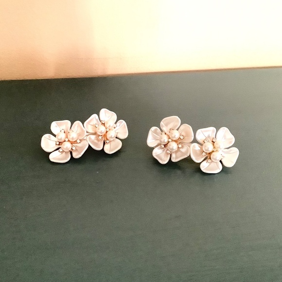 Set of 2 medium pearl flower French barrettes - Picture 7 of 7